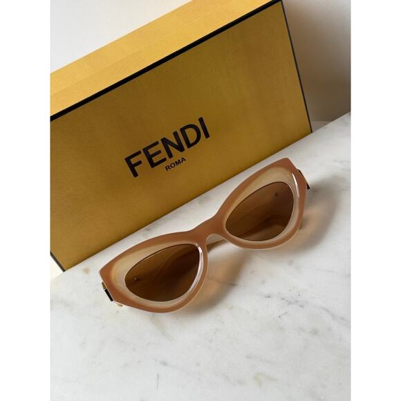 NEW Fendi FE40146I Diamonds Cat Eye Nude Sunglasses - Picture 2 of 7